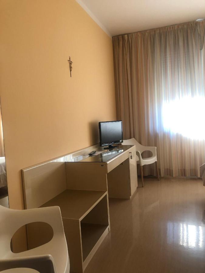 Albergo Casa Dell'Ospite Bréscia Exterior foto