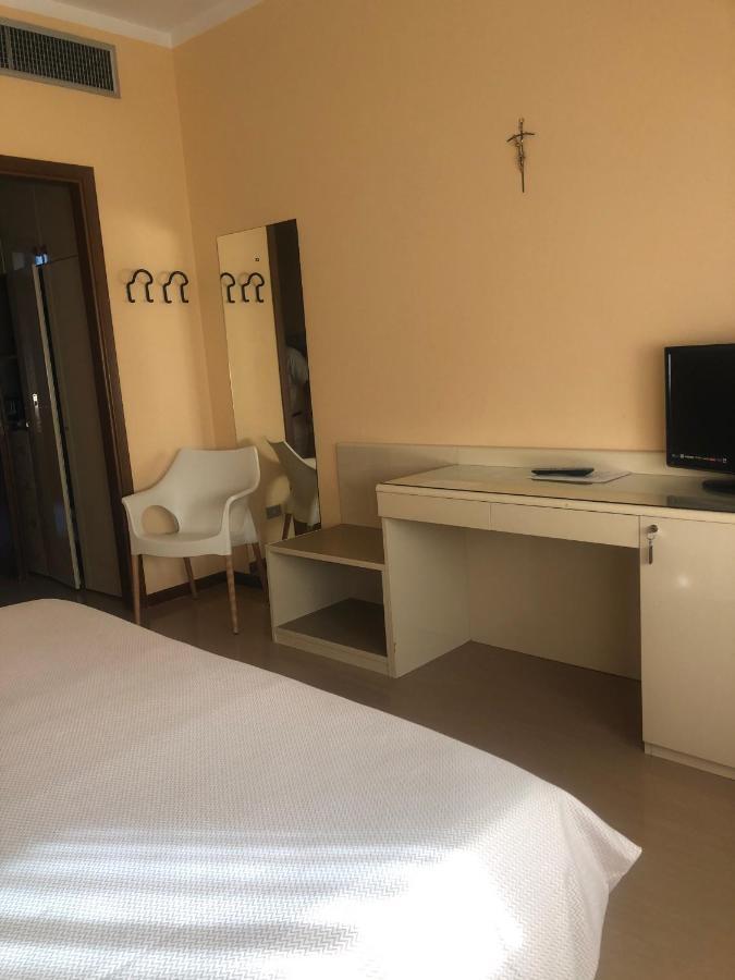 Albergo Casa Dell'Ospite Bréscia Exterior foto